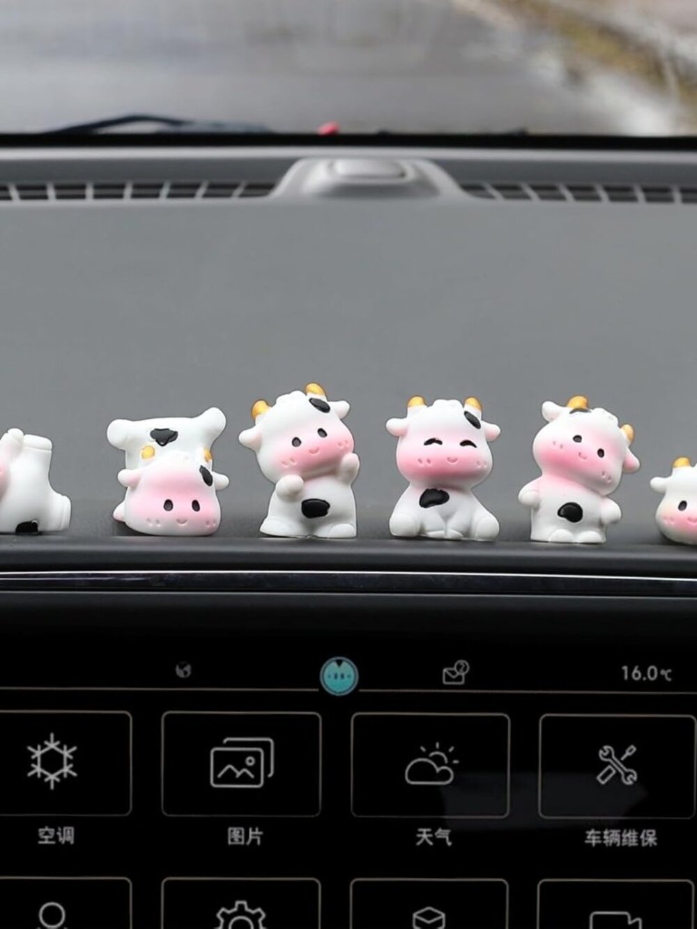 6 Pcs Mini Cows Car Accessories, Cow Print Dashboard Decorations & Rear View Mir